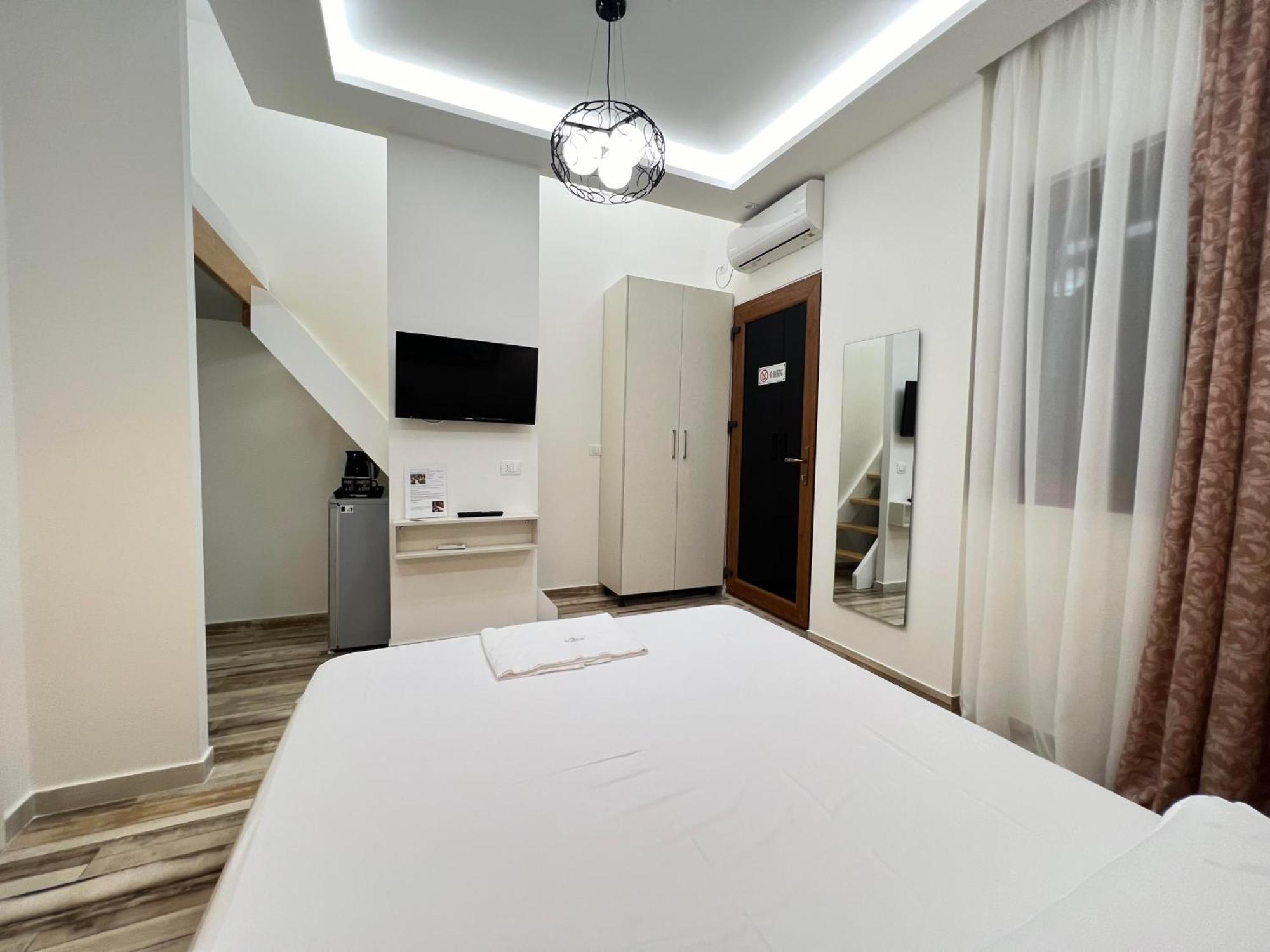 Guest Room Angolo Toscano Vlore Exterior photo